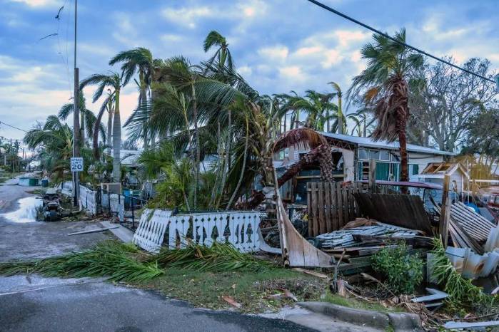 Una residencia en Florida después del paso del huracán Milton. Una residencia en Florida después del paso del huracán Milton.