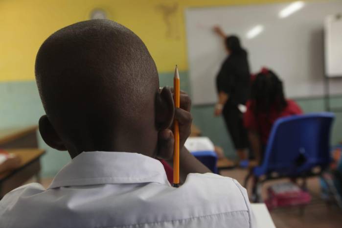 La cantidad de estudiantes por salón es uno de los problemas del sistema educativo. La cantidad de estudiantes por salón es uno de los problemas del sistema educativo.