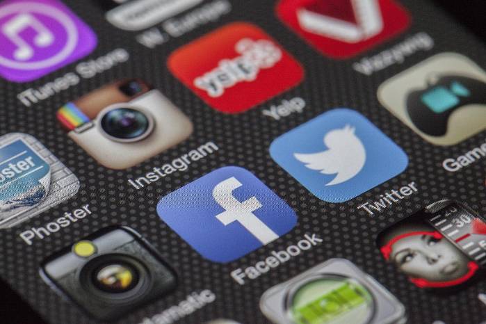 De acuerdo a los padres de víctimas de abuso en redes sociales, estas son las causantes de la ansiedad y depresión, entre otros trastornos que sufren los jóvenes. De acuerdo a los padres de víctimas de abuso en redes sociales, estas son las causantes de la ansiedad y depresión, entre otros trastornos que sufren los jóvenes.