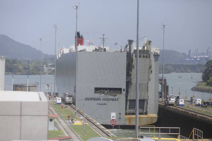 Fotografía de un barco pasando por una de las esclusas este lunes, en el Canal de Panamá. Fotografía de un barco pasando por una de las esclusas este lunes, en el Canal de Panamá.