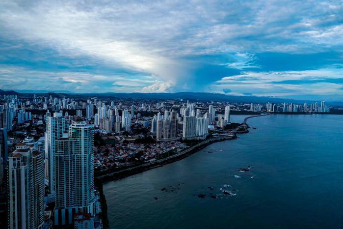 Panamá mantiene un grado de inversión de Baa3 por parte de Moodys, siendo aún el más estable de Centroamérica.} Panamá mantiene un grado de inversión de Baa3 por parte de Moodys, siendo aún el más estable de Centroamérica.}