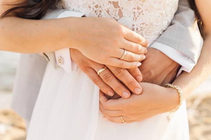 No se deben tomar decisiones apresuradas por influencias externas. El anillo es un recordatorio duradero del compromiso matrimonial. No se deben tomar decisiones apresuradas por influencias externas. El anillo es un recordatorio duradero del compromiso matrimonial.