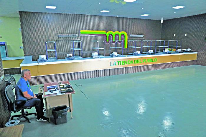 Las tiendas son espaciosas y tienen aire acondicionado. Las tiendas son espaciosas y tienen aire acondicionado.