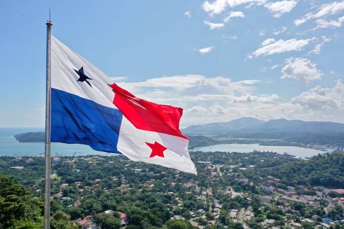 Una de las medidas que ejecutó fue arrestar a todos los ciudadanos alemanes que se encontraban en nuestro territorio, recluirlos en la isla de Taboga y, posteriormente, remitirlos en buque de la armada estadounidense a Estados Unidos. Una de las medidas que ejecutó fue arrestar a todos los ciudadanos alemanes que se encontraban en nuestro territorio, recluirlos en la isla de Taboga y, posteriormente, remitirlos en buque de la armada estadounidense a Estados Unidos.