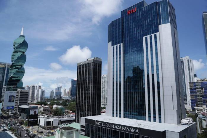 La ciudad capital concentra la mayor cobertura de red de hoteles, siendo la Calle 50 una de ellas. La ciudad capital concentra la mayor cobertura de red de hoteles, siendo la Calle 50 una de ellas.