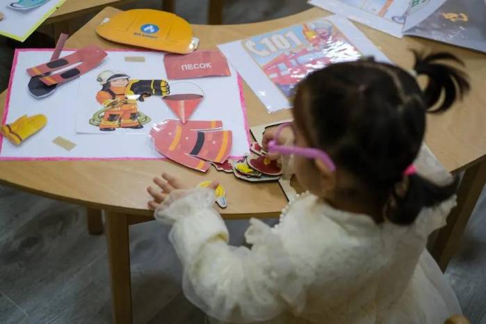 Las niñas siguen siendo las mayores perjudicadas por la falta de escolarización gratuita, al tener más dificultades para insertarse en el sistema educativo. Las niñas siguen siendo las mayores perjudicadas por la falta de escolarización gratuita, al tener más dificultades para insertarse en el sistema educativo.