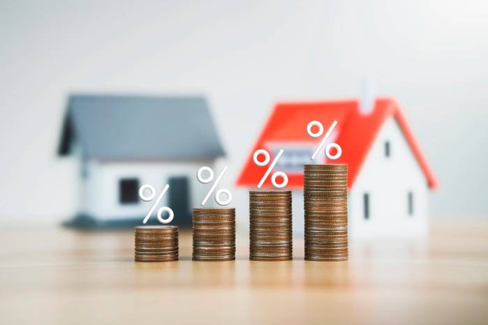 La Fed, en su última revisión, mantuvo las tasas de interés en un 5,25%. La Fed, en su última revisión, mantuvo las tasas de interés en un 5,25%.