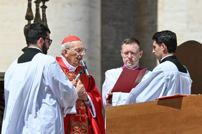 A través de un canto la Iglesia le dice a Francisco: ‘goza del descanso eterno’ A través de un canto la Iglesia le dice a Francisco: ‘goza del descanso eterno’ 