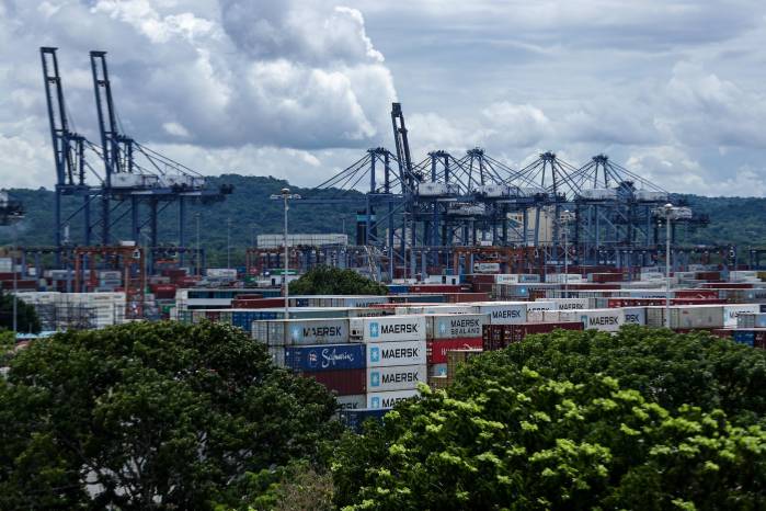 Patio de contenedores en el puerto de Panama Port, ubicado en Balboa, es uno de los dos puertos en medio de las ventas de acciones. Patio de contenedores en el puerto de Panama Port, ubicado en Balboa, es uno de los dos puertos en medio de las ventas de acciones.