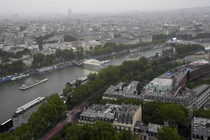 Imagen panorámica en la que se aprecia el río Sena en la ciudad de París. Imagen panorámica en la que se aprecia el río Sena en la ciudad de París.