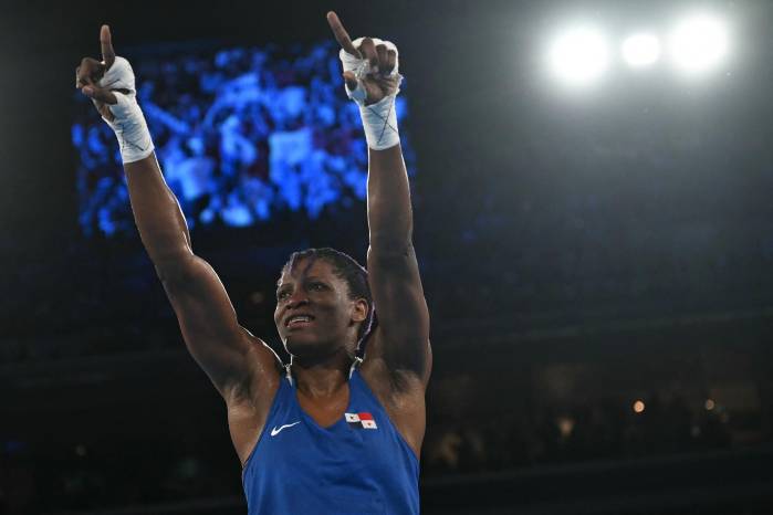 Atheyna Bylon celebrando su triunfo en la semifinales del boxeo 75 kg. Atheyna Bylon celebrando su triunfo en la semifinales del boxeo 75 kg.