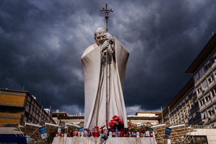 Los fieles inician la Cuaresma con oraciones por la recuperación del papa Francisco. Los fieles inician la Cuaresma con oraciones por la recuperación del papa Francisco.