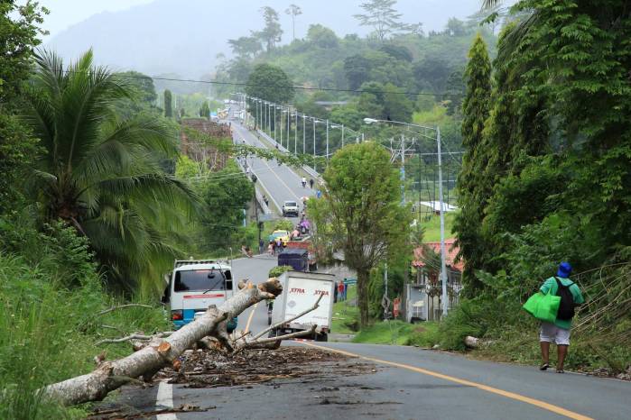 En la imagen se muestra un bloqueo en una carretera en Changuinola, Bocas del Toro. En la imagen se muestra un bloqueo en una carretera en Changuinola, Bocas del Toro.