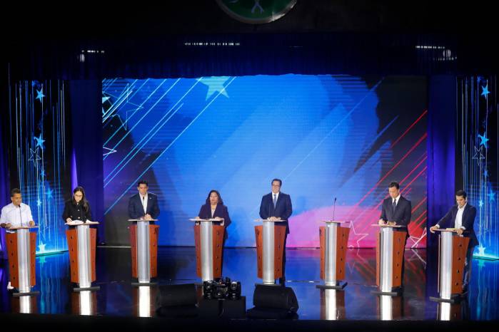 En el primer debate estuvieron siete de los ocho candidatos presidenciales. En el primer debate estuvieron siete de los ocho candidatos presidenciales.