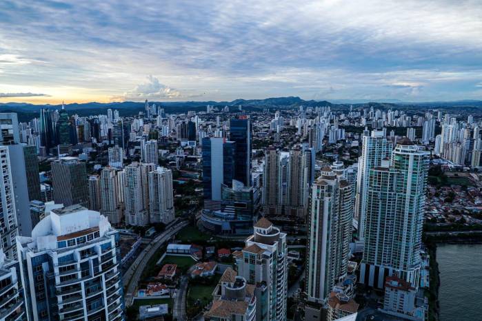 Panamá busca impulsar una serie de proyectos para reactivar su economía. Panamá busca impulsar una serie de proyectos para reactivar su economía.