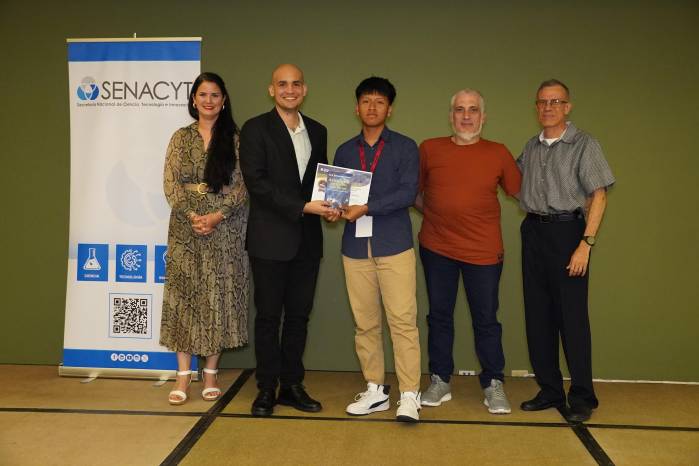 Jahir ha participado en varios de los programas de la Senacyt. Jahir ha participado en varios de los programas de la Senacyt.