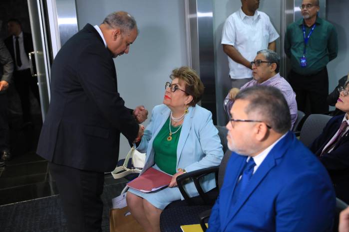 Los magistrados designados Gisela Agurto y Carlos Villalobos en la sesión de la Comisión de Credenciales. Los magistrados designados Gisela Agurto y Carlos Villalobos en la sesión de la Comisión de Credenciales.