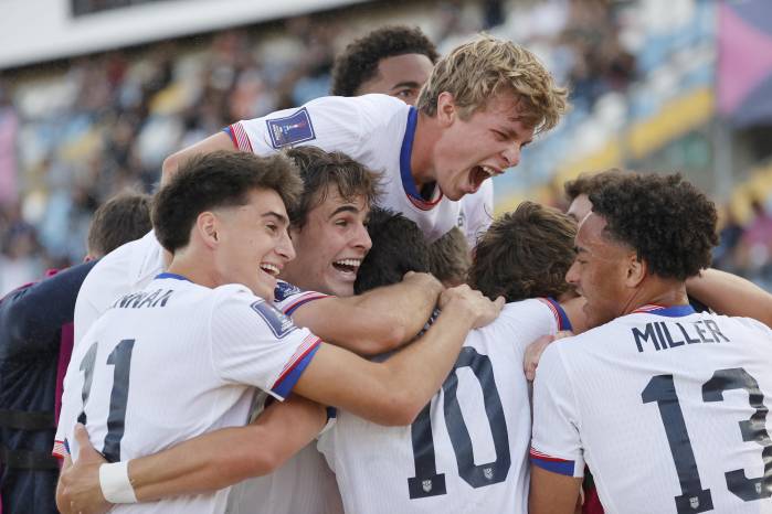 Jugadores de Estados Unidos celebran un gol en un partido de octavos de final de la Copa Mundial sub-20 de la FIFA. Jugadores de Estados Unidos celebran un gol en un partido de octavos de final de la Copa Mundial sub-20 de la FIFA.