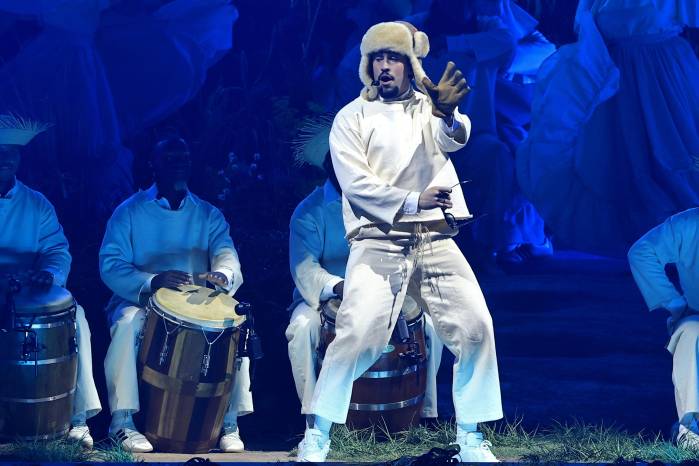 El cantante puertorriqueño Bad Bunny se presenta durante el primero de sus 30 conciertos en el Coliseo de Puerto Rico en San Juan (Puerto Rico), en una fotografía de archivo. El cantante puertorriqueño Bad Bunny se presenta durante el primero de sus 30 conciertos en el Coliseo de Puerto Rico en San Juan (Puerto Rico), en una fotografía de archivo.