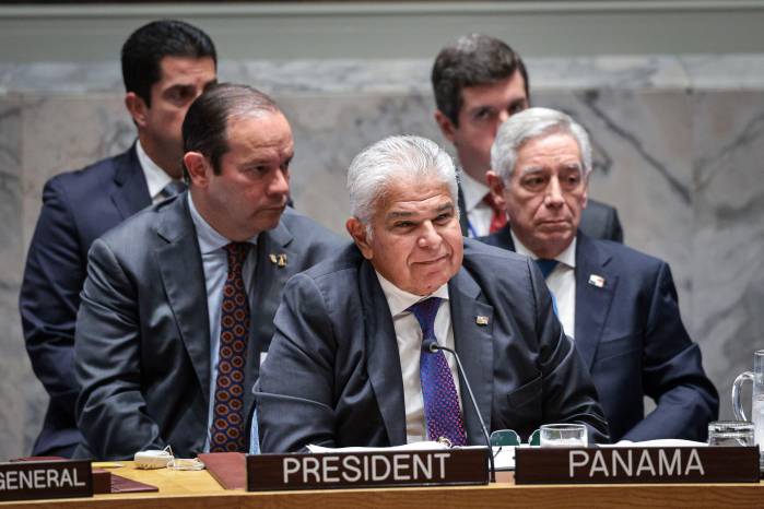 El presidente, José Raúl Mulino; el canciller, Javier Martínez-Acha; el embajador ante la ONU, Eloy Alfaro de Alba; el vicecanciller, Carlos Hoyos y el ministro de Asuntos del Canal, José Ramón Icaza. El presidente, José Raúl Mulino; el canciller, Javier Martínez-Acha; el embajador ante la ONU, Eloy Alfaro de Alba; el vicecanciller, Carlos Hoyos y el ministro de Asuntos del Canal, José Ramón Icaza.