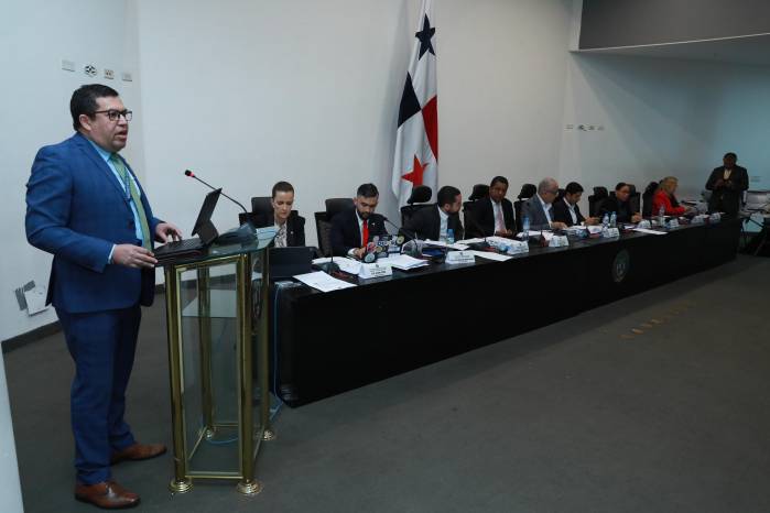 La Comisión de Gobierno rechazó, con cinco votos en contra y cuatro a favor, los dos proyectos de leyes anticorrupción presentado por e Ministerio Público. La Comisión de Gobierno rechazó, con cinco votos en contra y cuatro a favor, los dos proyectos de leyes anticorrupción presentado por e Ministerio Público.