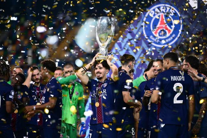 Paris Saint-Germain's campeón de la Supercopa de Europa. Paris Saint-Germain's campeón de la Supercopa de Europa.