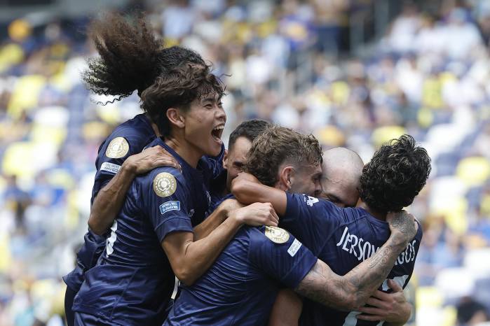 Jugadores de Auckland celebran un gol ante Boca Juniors. Jugadores de Auckland celebran un gol ante Boca Juniors.