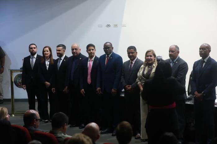 Integrantes de la Comisión de Gobierno y Asuntos Constitucionales de la Asamblea Nacional. Integrantes de la Comisión de Gobierno y Asuntos Constitucionales de la Asamblea Nacional.