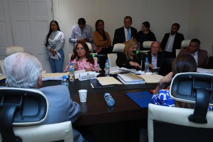 ‘Sin embargo, en esta Asamblea cuando hay voluntad todo se hace rápido, no hay voluntad lo aguantan’, dijo Varela. ‘Sin embargo, en esta Asamblea cuando hay voluntad todo se hace rápido, no hay voluntad lo aguantan’, dijo Varela.