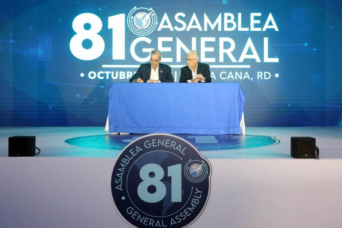 Abinader firma la Declaración de Salta II, referente a la libertad de expresión en la era digital. Abinader firma la Declaración de Salta II, referente a la libertad de expresión en la era digital.