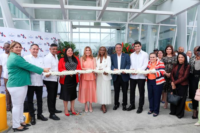 Diversas autoridades de Colón se dieron cita en la inauguración de la Ventanilla Única de la ZLC. Diversas autoridades de Colón se dieron cita en la inauguración de la Ventanilla Única de la ZLC.