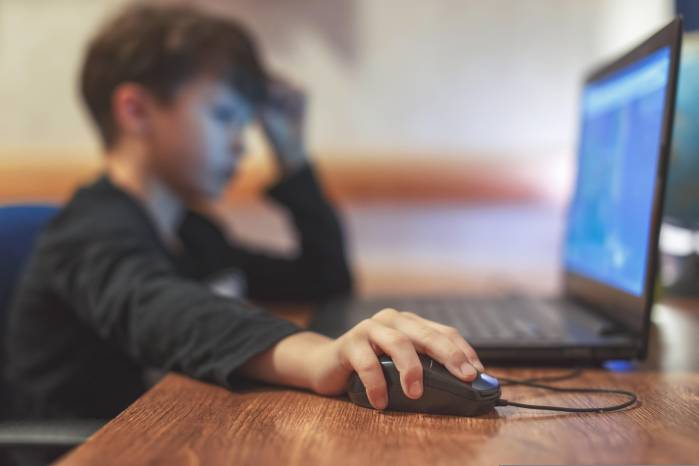 El proyecto responde a una creciente preocupación global por el impacto de las redes sociales en la salud mental de los menores. El proyecto responde a una creciente preocupación global por el impacto de las redes sociales en la salud mental de los menores.