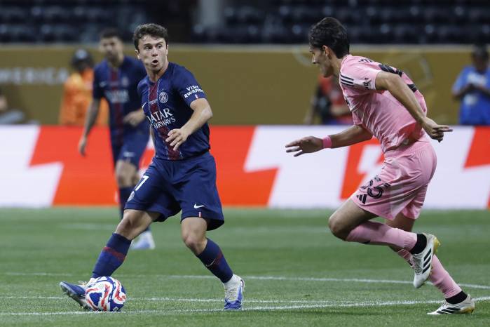 El futbolista del PSG, Joao Neves (izq.) durante el partido ante el Inter Miami. El futbolista del PSG, Joao Neves (izq.) durante el partido ante el Inter Miami.