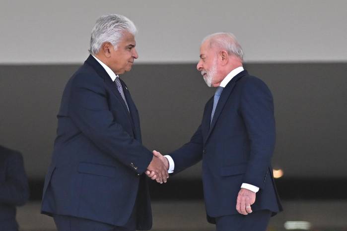 El presidente de Brasil, Luiz Inácio Lula da Silva (d), recibe a su homólogo de Panamá, José Raúl Mulino este 28 de agosto de 2025, en el Palacio del Planalto en Brasilia (Brasil). El presidente de Brasil, Luiz Inácio Lula da Silva (d), recibe a su homólogo de Panamá, José Raúl Mulino este 28 de agosto de 2025, en el Palacio del Planalto en Brasilia (Brasil).