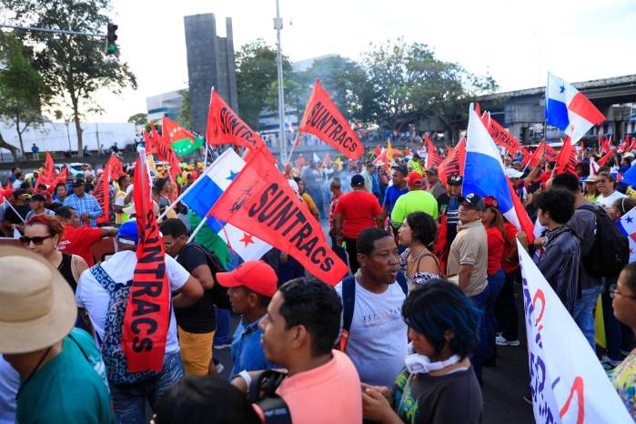 Imagen de protesta en los predios de la Asamblea Nacional en la 5 de Mayo. Imagen de protesta en los predios de la Asamblea Nacional en la 5 de Mayo.
