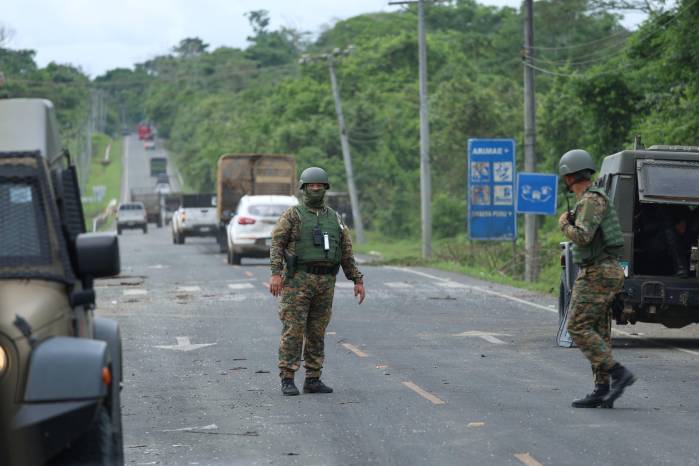 Unidades del Senafront lograron reabrir, este domingo 01 de junio, la vía en Arimae, Darién. Unidades del Senafront lograron reabrir, este domingo 01 de junio, la vía en Arimae, Darién.