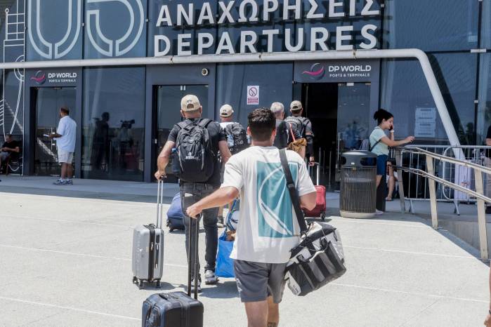 Miles de extranjeros están abandonando Israel que se mantiene en medio de un conflicto bélico con Irán. Miles de extranjeros están abandonando Israel que se mantiene en medio de un conflicto bélico con Irán.