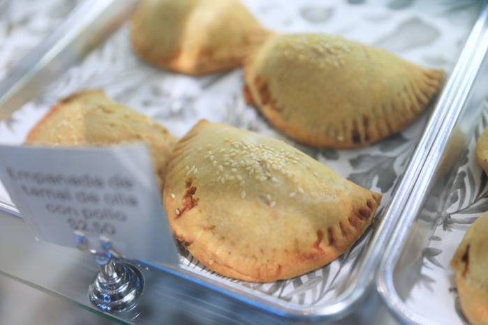 Cada envase en La Cocina de Sofy cuenta una historia: ingredientes escritos con transparencia, vitrinas siempre completas y un equipo que trabaja con sonrisa y precisión. Cada envase en La Cocina de Sofy cuenta una historia: ingredientes escritos con transparencia, vitrinas siempre completas y un equipo que trabaja con sonrisa y precisión.