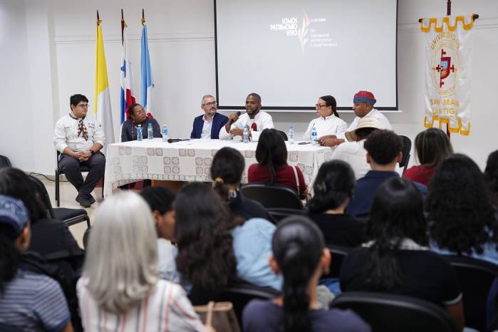 De izquierda a derecha: Juan Diego Galviz Pérez, Paola Meneses, Daniel Domínguez Z., Samuel Silvestre Jr., Josefa Bichili y Marcos Martínez. De izquierda a derecha: Juan Diego Galviz Pérez, Paola Meneses, Daniel Domínguez Z., Samuel Silvestre Jr., Josefa Bichili y Marcos Martínez.