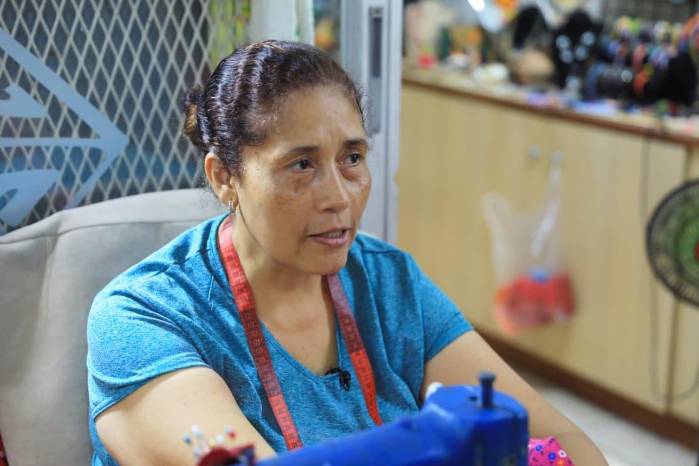 La artesana Luzbet. La artesana Luzbet.