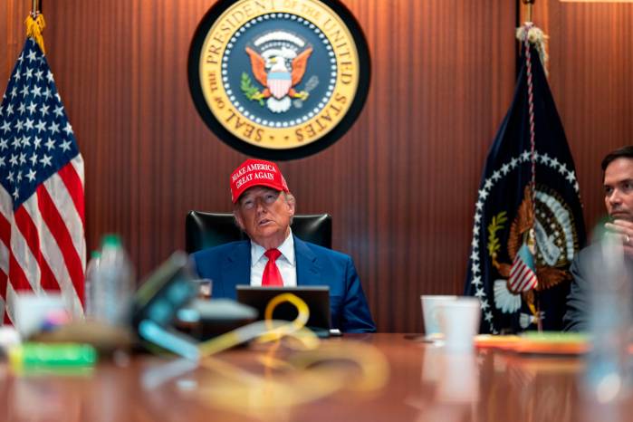 Una foto facilitada por la Casa Blanca muestra al presidente estadounidense Donald Trump en la Sala de Crisis de la Casa Blanca en Washington, D. C., EE. UU.. EFE/CASA BLANCA / Una foto facilitada por la Casa Blanca muestra al presidente estadounidense Donald Trump en la Sala de Crisis de la Casa Blanca en Washington, D. C., EE. UU.. EFE/CASA BLANCA /