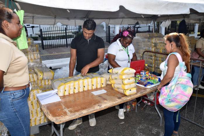 Realización de feria del IMA en el sector de Calidonia. Realización de feria del IMA en el sector de Calidonia.
