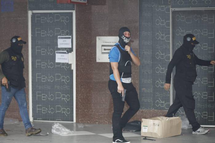 Agentes de la DIJ armados durante las protestas de Bocas del Toro. Agentes de la DIJ armados durante las protestas de Bocas del Toro.