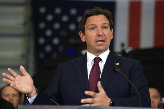 Florida estrenó este lunes una exención de impuestos que incluye armas, municiones y accesorios, medida del gobernador Ron DeSantis que desató debate sobre seguridad en EE. UU. Florida estrenó este lunes una exención de impuestos que incluye armas, municiones y accesorios, medida del gobernador Ron DeSantis que desató debate sobre seguridad en EE. UU.