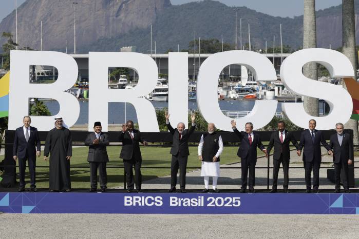 Los BRICS iniciaron en Río de Janeiro su primera cumbre desde que el foro fue ampliado a once miembros. Los BRICS iniciaron en Río de Janeiro su primera cumbre desde que el foro fue ampliado a once miembros.
