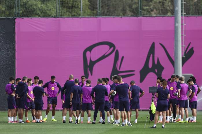 Los jugadores del FC Barcelona durante un entrenamiento. Los jugadores del FC Barcelona durante un entrenamiento.