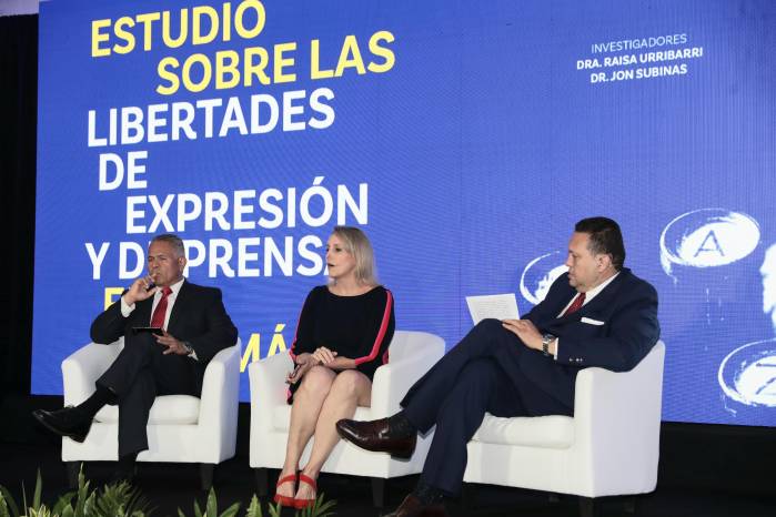 El estudio sobre la libertad de expresión fue presentado ayer a los representantes de medios de comunicacion y de la sociedad civil. El estudio sobre la libertad de expresión fue presentado ayer a los representantes de medios de comunicacion y de la sociedad civil.