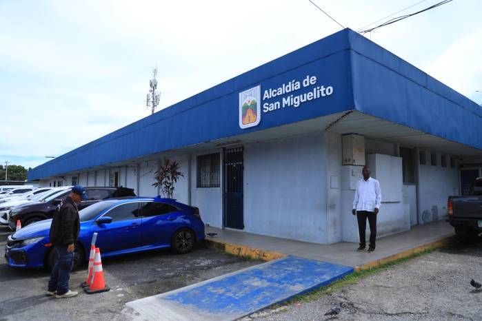 El municipio invertirá $200,000 en mejoras, incluyendo columbarios, nuevas fosas y la instalación de agua y luz en el camposanto. El municipio invertirá $200,000 en mejoras, incluyendo columbarios, nuevas fosas y la instalación de agua y luz en el camposanto.