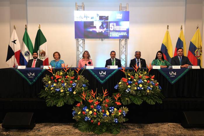 La instalación del congreso contó con la presencia de la Dra. María del Carmen Terrientes de Benavides, Secretaria Ejecutiva de CONEAUPA; el Dr. Eduardo Ortega-Barría, Secretario Nacional de SENACYT; la Dra. Magdy De las Salas, Directora de Investigación; el Dr. Mauricio Hermes, Vicerrector Académico; el Dr. Santiago Nieto Rueda, Vicerrector de Proyectos; y la Dra. Claudia Marcela Rueda Ossa, Vicerrectora General. La instalación del congreso contó con la presencia de la Dra. María del Carmen Terrientes de Benavides, Secretaria Ejecutiva de CONEAUPA; el Dr. Eduardo Ortega-Barría, Secretario Nacional de SENACYT; la Dra. Magdy De las Salas, Directora de Investigación; el Dr. Mauricio Hermes, Vicerrector Académico; el Dr. Santiago Nieto Rueda, Vicerrector de Proyectos; y la Dra. Claudia Marcela Rueda Ossa, Vicerrectora General.