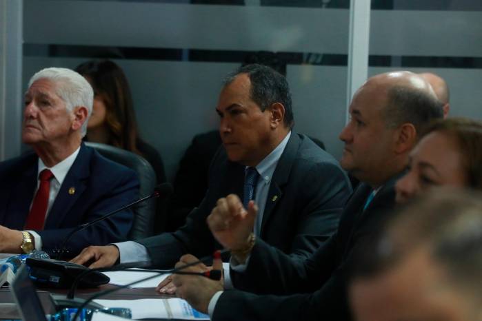 Los magistrados comparecieron ayer ante la Comisión de Presupuesto. Los magistrados comparecieron ayer ante la Comisión de Presupuesto.